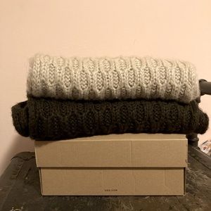 Set of 2 Chunky Knit Infinity Scarves